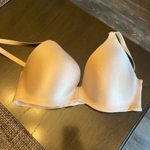 Body By Victoria Secret Embrace Bra